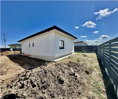 case vile de vanzre in zona Valea Ursului-Miroslava