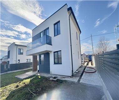 casa de vânzare Valea Ursului-Miroslava